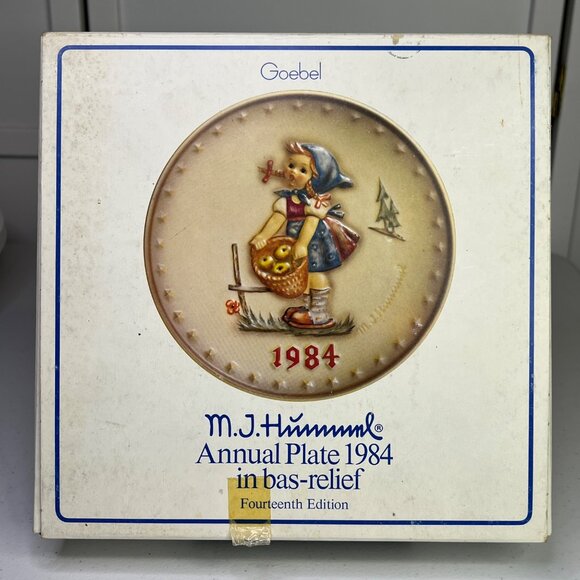 M.J. Hummel 1984 Annual Collectible Plate "Little Helper" 14th Edition Goebel Ge - Picture 2 of 7